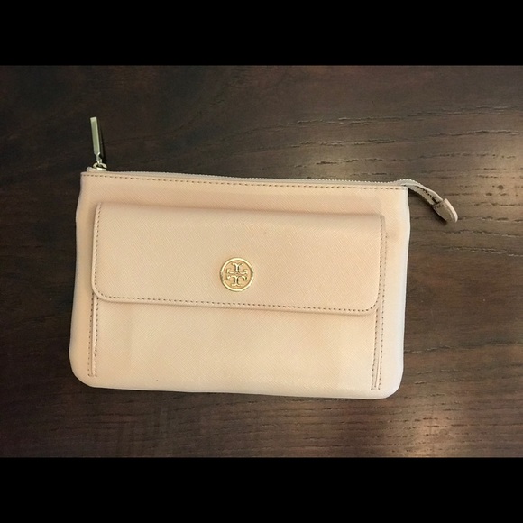 Tory Burch Handbags - Tory Burch Wristlet. Will fit iPhone plus!